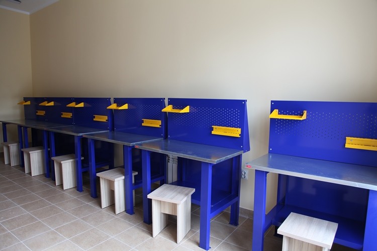 Верстак-стол бестумбовый ВП-1 с экраном купить в Вологде