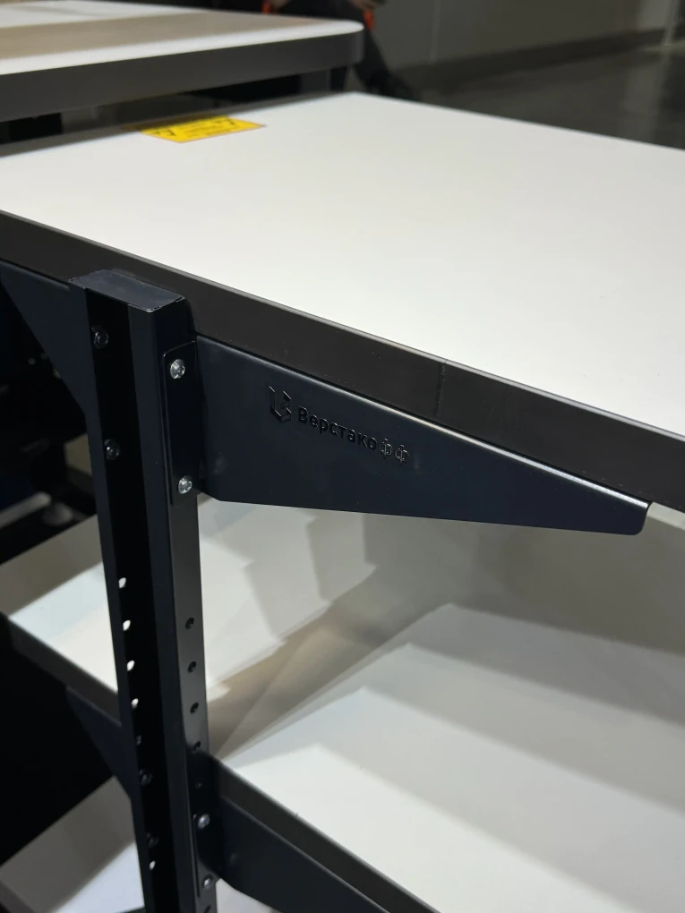 Подкатной антистатический стол SPC A купить в Вологде Подкатной антистатический стол SPC A купить в Вологде