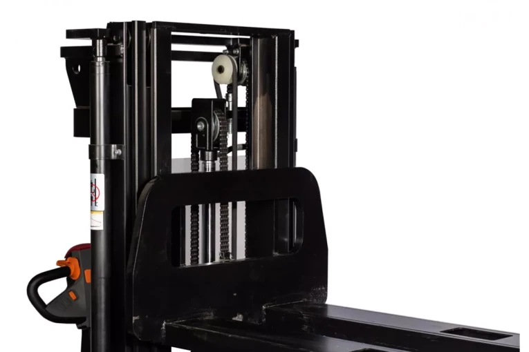 Штабелер электрический самоходный 1,6 т - 4,6 м Вилы: 1150 , АКБ Свинцово - кислотная, CL1646GP SIBLINE купить в Вологде